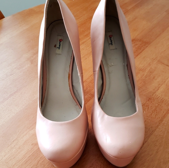 Olsenboye Nude Heels - Picture 1 of 4